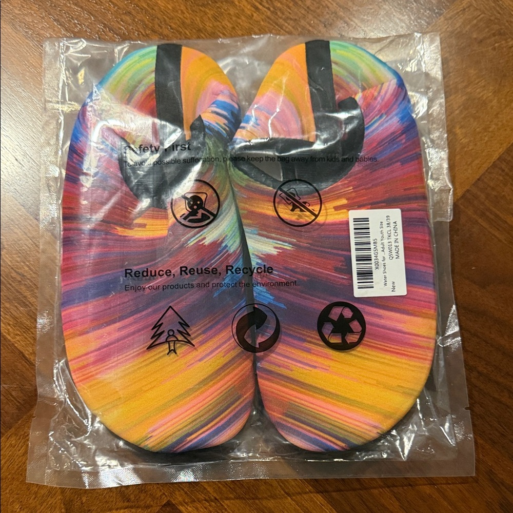 NWT COLORFUL SLIP-ON WATER SHOES - LADIES' SIZE 7/8, MEN'S SIZE 6/7